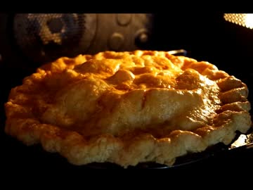 【秋の味覚】リンゴ丸々5個使ってアップルパイ焼いた。