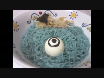 ビルの中にある神々の森神社カフェと青いラーメン『ＺＯＭＲＡＭＥＮ』