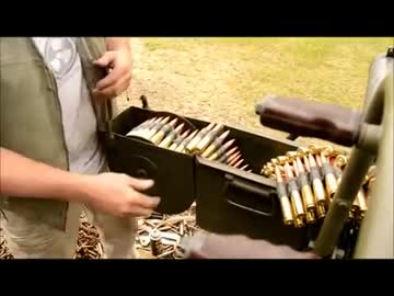 水冷式M2重機関銃を乱射