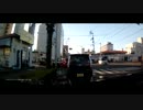 赤信号の歩道を突っ込んでくる自転車を予言するテレビのナレーター