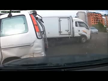 危険な海外の交通事故映像まとめ Part 1