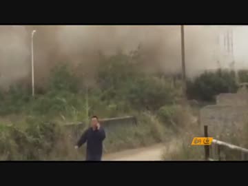 [中国・広東省] 残土処理場の積み上げ土砂が、雨で崩れた様です。12.20