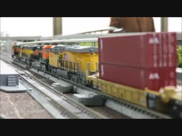 貨物列車を眺める。