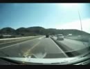 高速道路でいきなり分離帯をぶっ壊して突入してきた居眠りドライバー