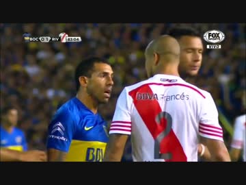 プレシーズンマッチで退場者5人を出す大荒れのスーペルクラシコ