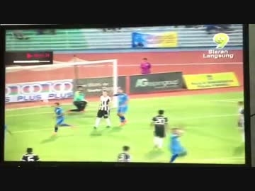 マレーシアでミラクルゴール！魔球すぎるフリーキック！！