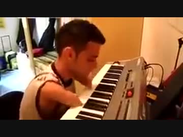 【感動】両腕がない男性が奏でるピアノが凄過ぎる映像