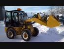 8才の女の子　ホイールローダーで除雪デビュー