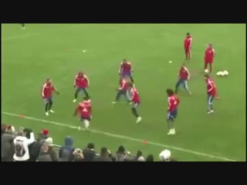 遊びのサッカーでも上手すぎるサッカー選手たち