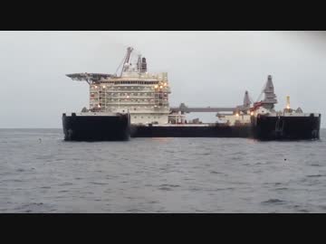 総トン数４０万トンの船　Pioneering Spirit