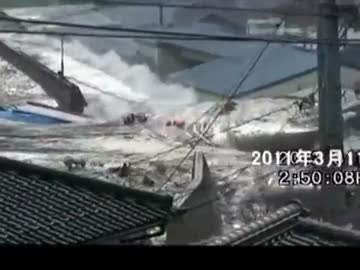 【東日本大震災】岩手県釜石市 唐丹町小白浜の防波堤を倒壊させる津波