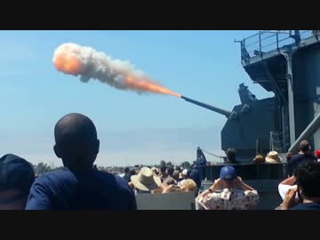 戦艦アイオワ　５インチ砲　空砲射撃