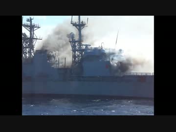 射撃演習で蜂の巣にされる軍艦