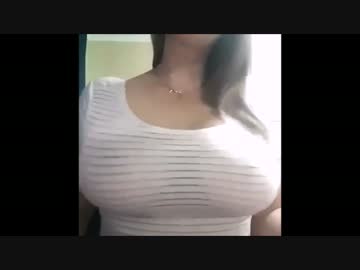 セーターに巨乳は最強だと思う。おっぱいを揺らすだけの動画。