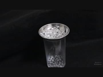 1分30秒の癒し動画 落下する消臭ビーズ