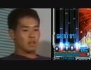 インタビューの最中にビートマニアをする先輩