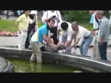青山繁晴 尼崎で参院選街頭演説中に水没した人を救助 ※6:44辺り