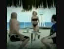 【海外おもしろ映像♪】太ったお腹のおじさんが美女を前に取った行動