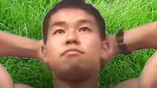 草原に寝転がりながらインタビューを受ける野獣先輩.www