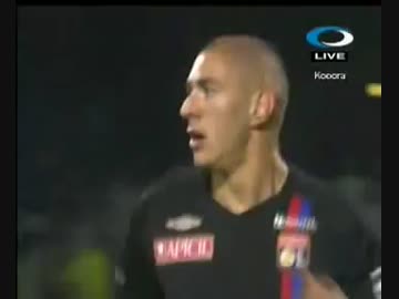 ９年前のデビューしたてのベンゼマ無双　DFをヒール股抜きした後ゴール