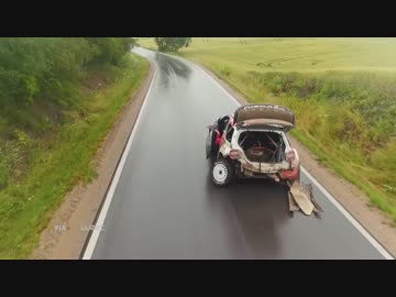 リア大破後、サービスパークへ戻るルフェーブル