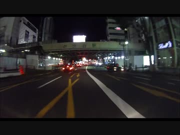 深夜の街を見る