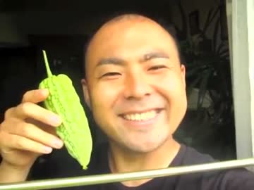 家の食器を破壊したキッチンで平然と母と料理をするサイコハゲ