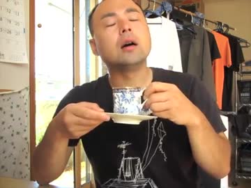 ハーブティーでまったりするマルマイン