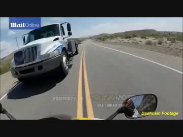 【衝撃映像】世界のバイククラッシュ映像集2016HD【交通事故】