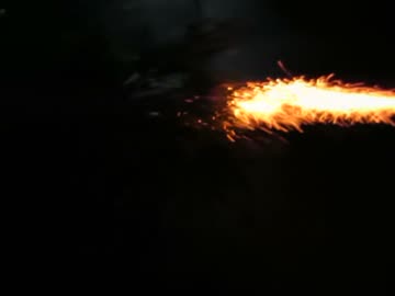 花火職人にタックルするもデジカメが壊れる.aiueo700