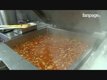 【イタリア】伊赤十字の野外厨房、膨大な夕食を仕込む【大地震】