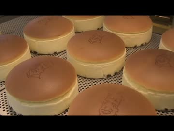焼きゴテを押し当てられてぷるんぷるん揺れちゃうチーズケーキちゃん
