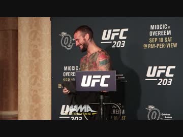 【速報】CMパンクさん、UFCの計量会に姿を現す
