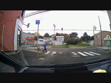 一般横断爺「赤じゃけどワシ渡るわい(--)ノ」