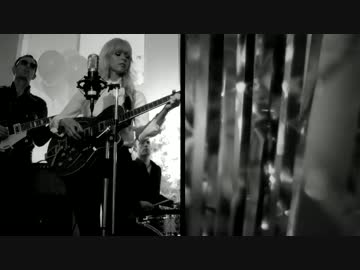 CHROMATICS - I CAN NEVER BE MYSELF WHEN YOU'RE AROUND