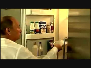 プーチン大統領が【ヨーグルト】を食べ、冷蔵庫に取りに行く www