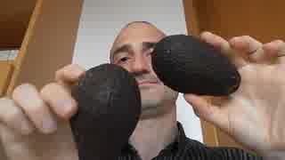 【咀嚼音】アボカドを食べる男性【ASMR】