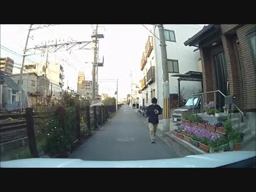 前を見ていないポケモンGO少年が危なすぎる件