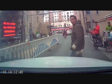 ワザと轢かれにきた当たり屋のおっさんバイクワロタｗｗｗｗ