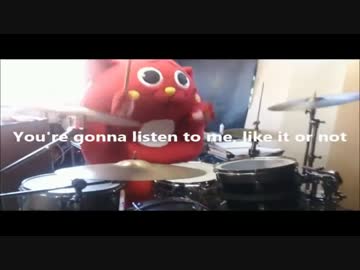 青森県のゆるキャラ　にゃんごすた～　リンキンを叩く