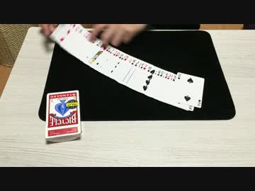 指を鳴らすだけで箱の中身とカードが入れ替わるマジック