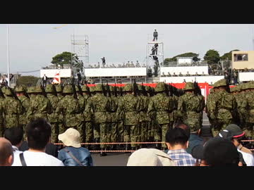 立て銃！！(平成28年10月23日　自衛隊観閲式にて)