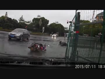 悲報 DQNバイクが轢かれて、そのまま放置されるｗｗｗｗｗｗｗ