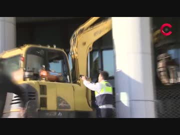 地検で崔氏を聴取している最中に火病男が最高検庁舎を重機で破壊w