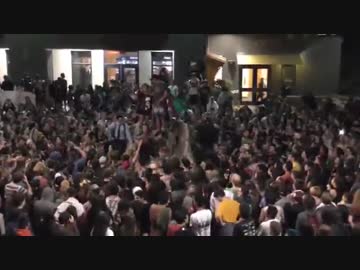 ドナルド・トランプ大統領を認めない人々の抗議の行進