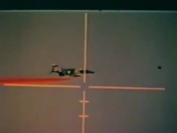 VXガス散布機を試験するF-4ファントム戦闘機