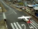 世界一危険な「テンジン・ヒラリー空港（旧ルクラ空港）」離陸
