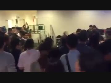 [新千歳空港] 大雪で欠航に・・シナ中国人100人が暴れる 12.26