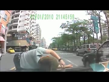 【ドラレコは見た】ドライブレコーダー笑ける世界の「当たり屋」たちｗ