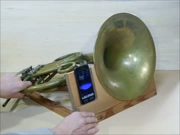 ラッパ付きiphoneスタンド12（金管ラッパ）